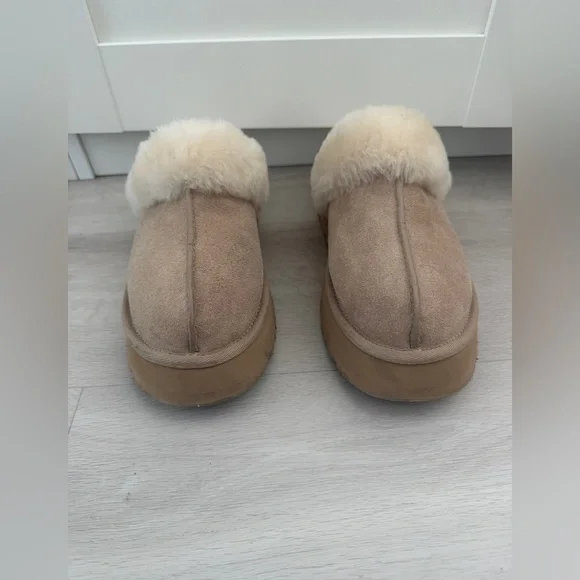 UGG Women's Cream and Tan Sheepskin Slippers on platform - Picture 4 of 9